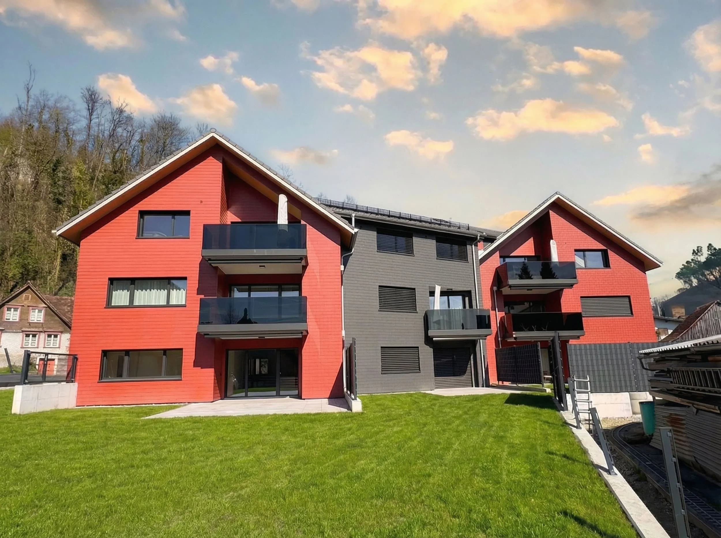 Ansicht Süd mit Balkonen / Ganzglas